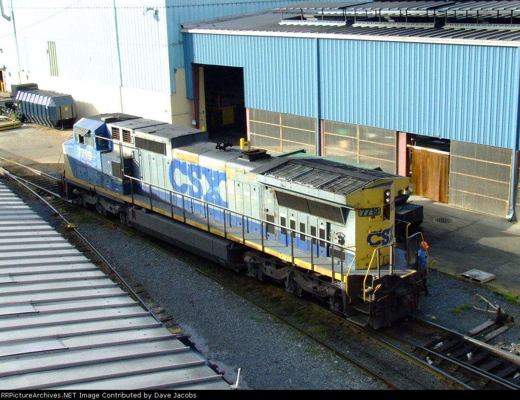 Fresh out of servicing, CSX 7719 is in need of some paint